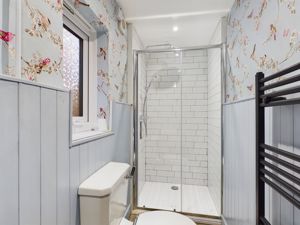 Shower room- click for photo gallery